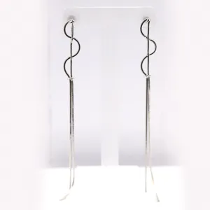 Delicate twisted chain dangle earring