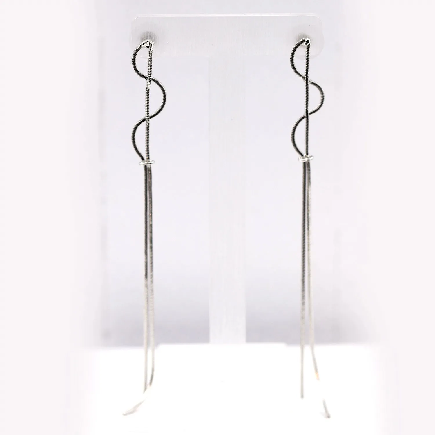 Delicate twisted chain dangle earring