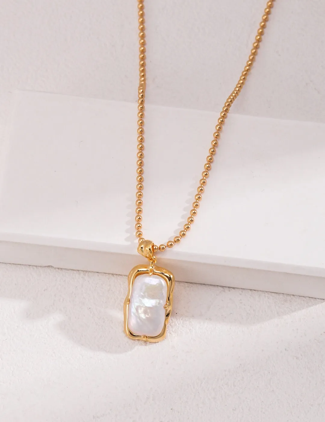 Minimalist Rectangle Pearl Necklace
